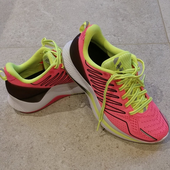 Running shoes - Picture 2 of 2